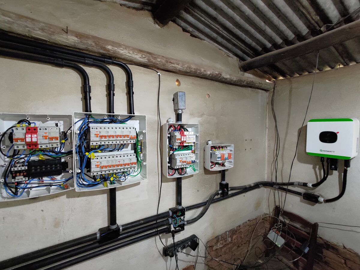 Quadro elétrico completo com inversor on-grid Growatt